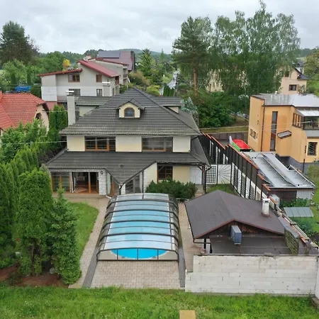 Rodinna Vila S Bazenem A Virivkou V Basce